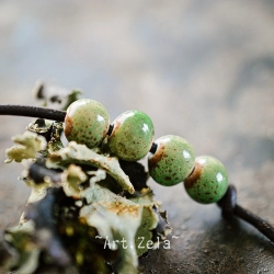 Perles céramique émaillée vert - brun 8mm X15 Perles artisanales