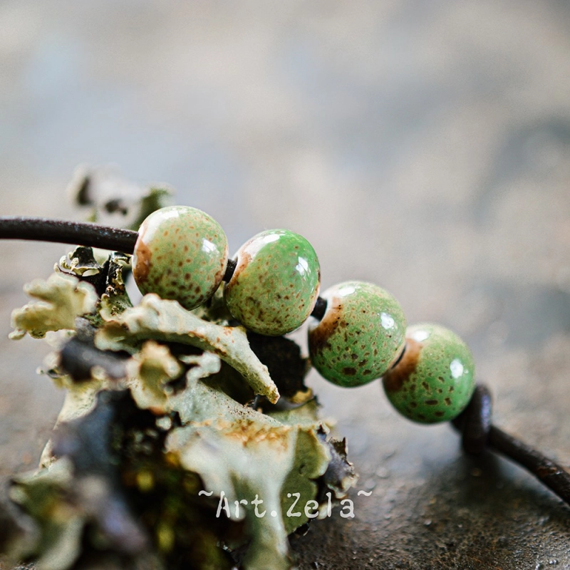 Perles céramique émaillée vert - brun 8mm X15 Perles artisanales